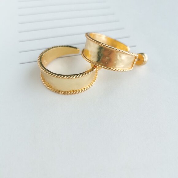 Julie Vos Savoy Small Hoop Earrings - Picture 2 of 3